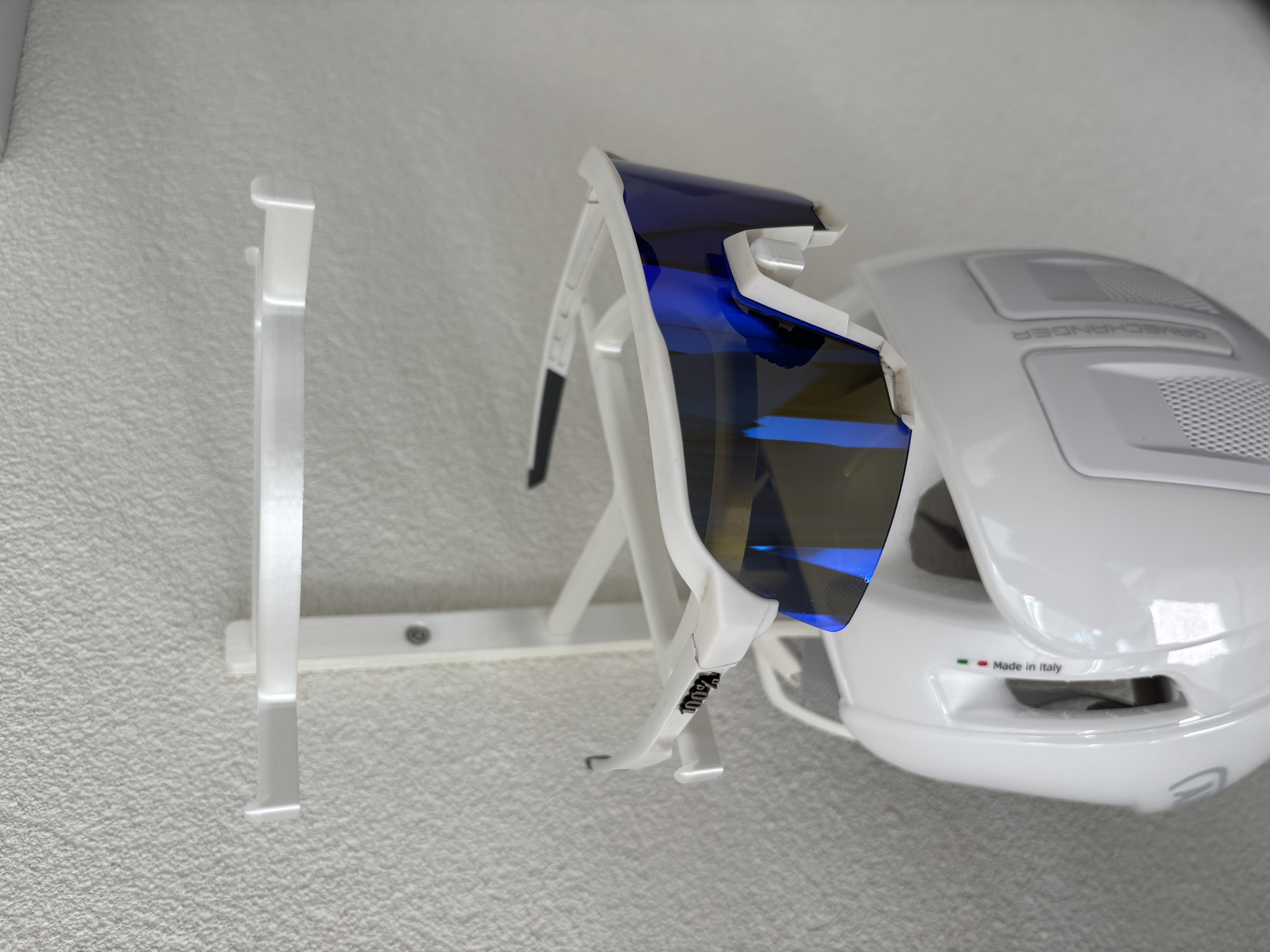 Helm & brillenhouder detail